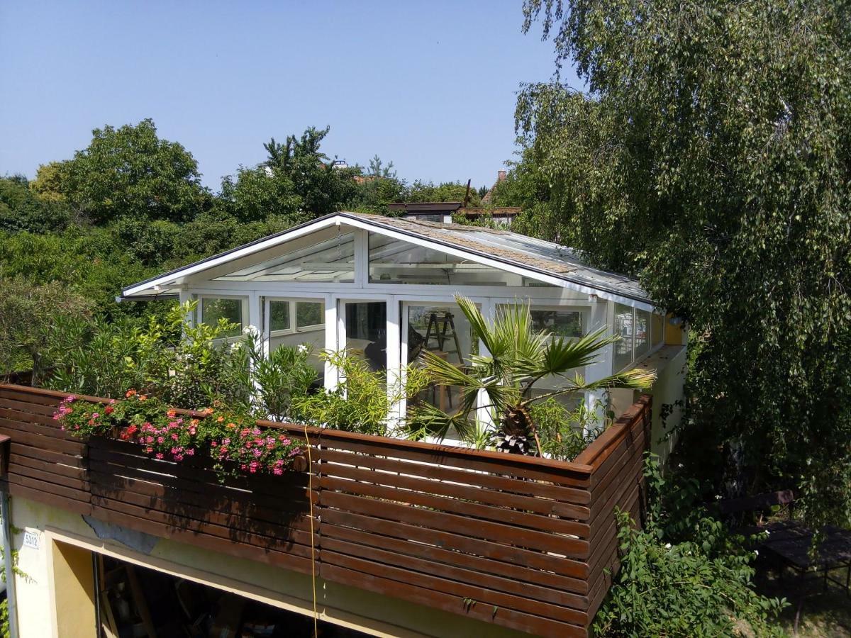 Greenhouse Just 15 Min From The Old Town 브라티슬라바 외부 사진